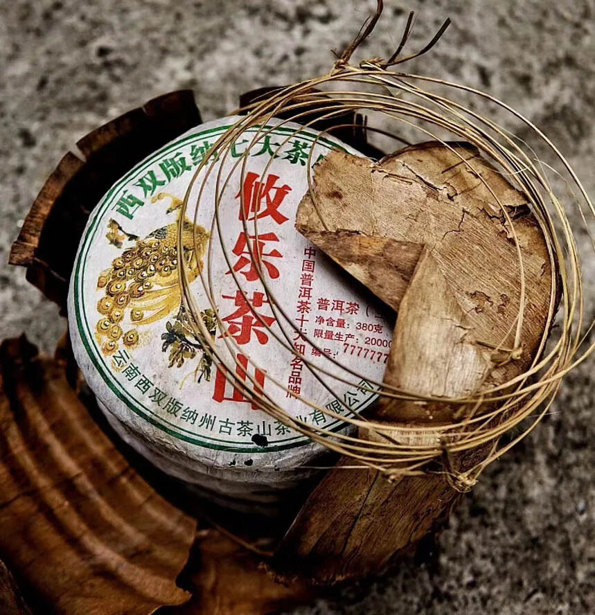 07年龙园号高端收藏级别好茶。一提7种茶山，一饼38