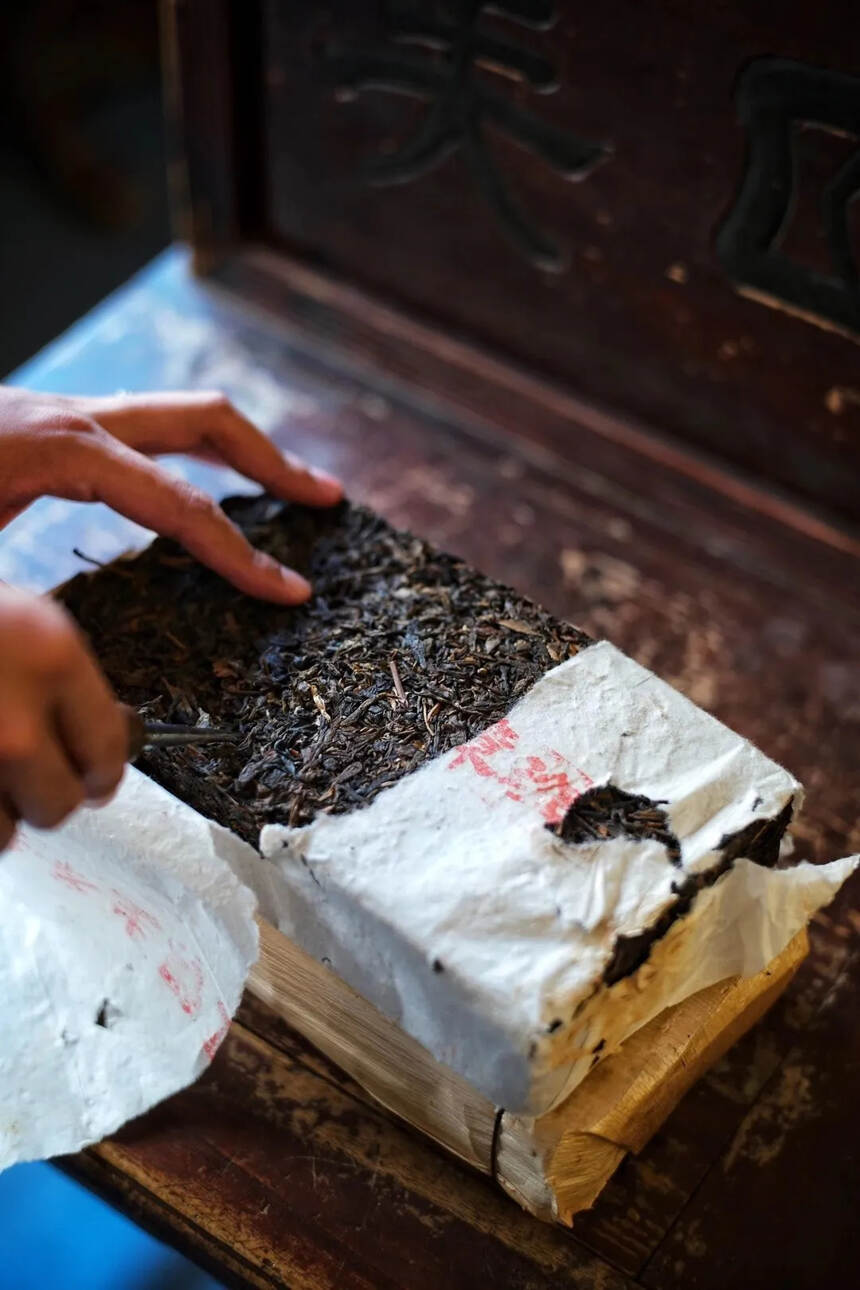 06年班章野生茶砖生茶
点赞评论送茶样。#普洱茶#