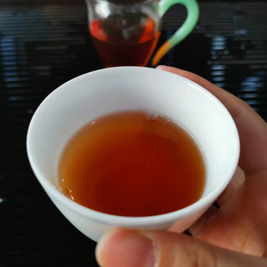 95年中茶牌 粉红印
白菜老生茶。#普洱茶# #茶生