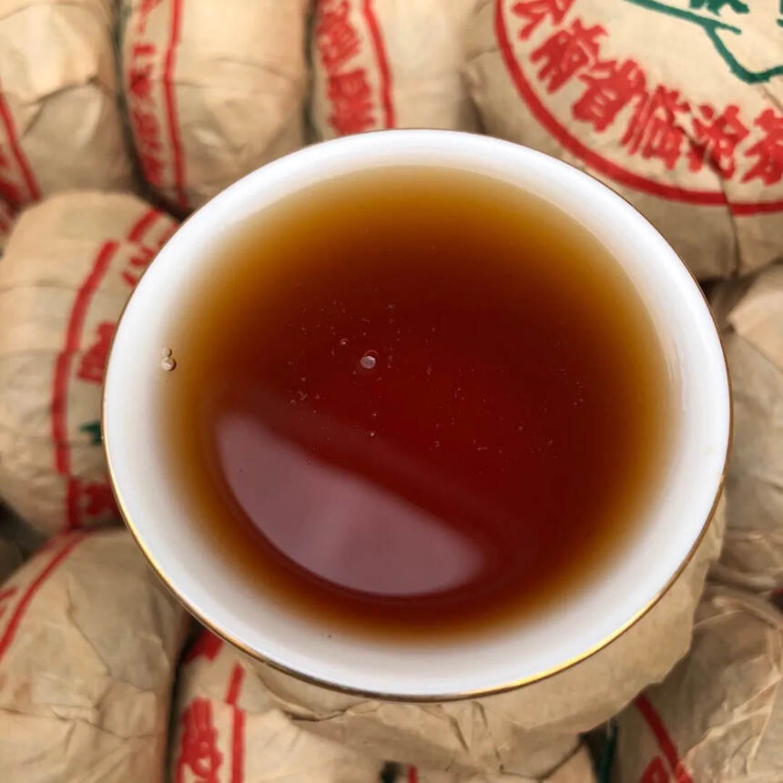 80年代临沧银毫沱生茶100克！点赞评论送茶样品尝。