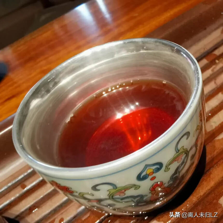 龙园号05年易武古树野生熟茶
05年中期老熟茶，董事