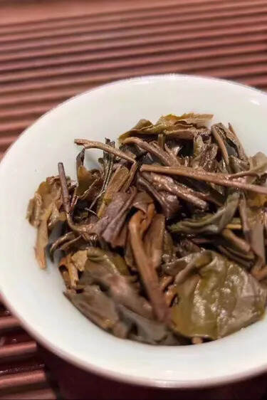 ❤❤02年小黄印8582生茶，茶芽比例合适汤质表现出