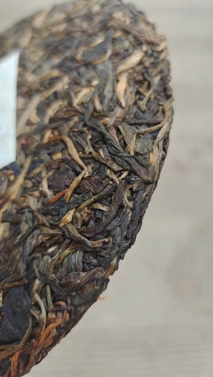 【2010年冰岛古茶】本品采用勐库大叶种雨前晒青毛茶
