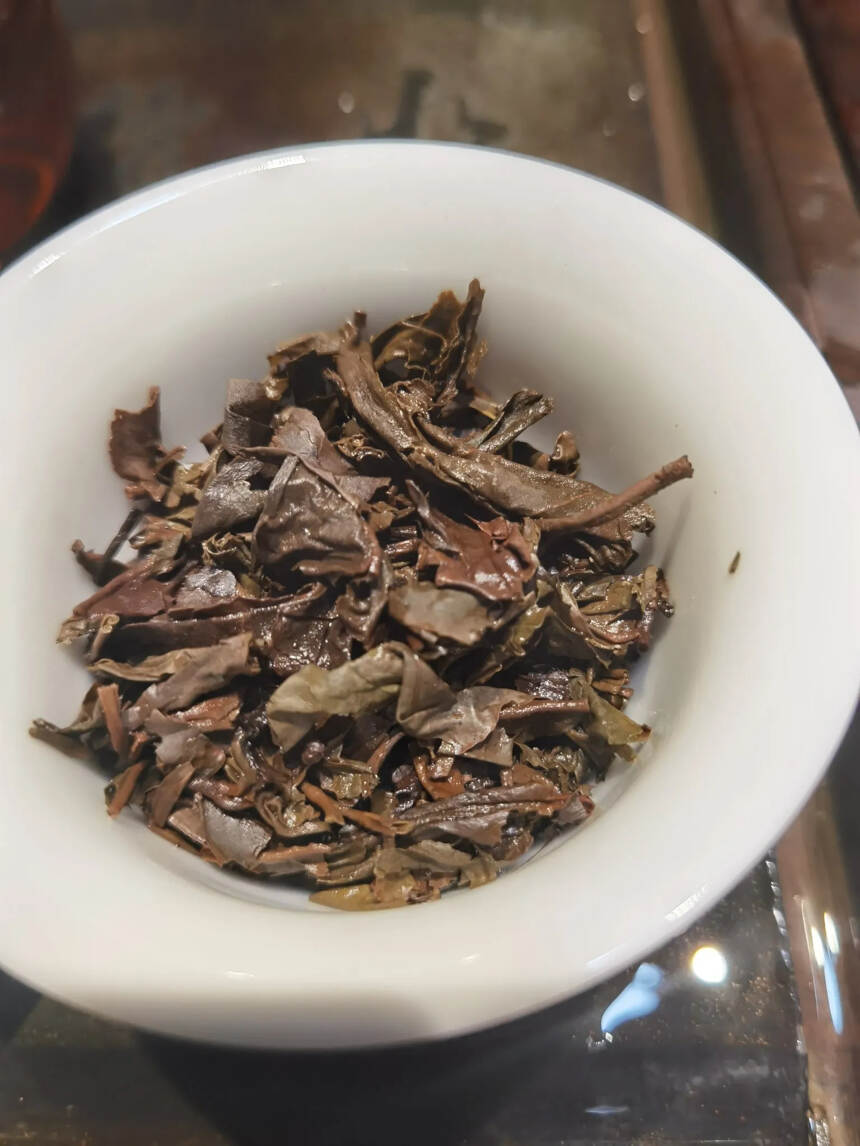 89年大红印生茶蓝标红印
昆明纯干仓，布朗山古树茶箐