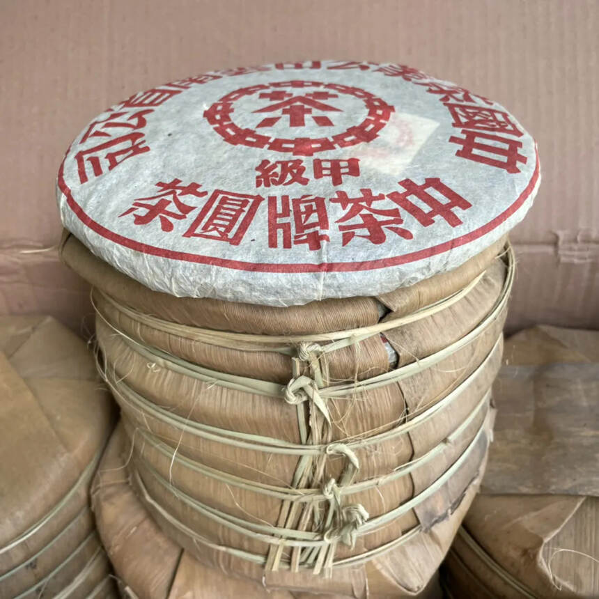 茶品：99年甲级红印生饼
规格：380克/片．84片