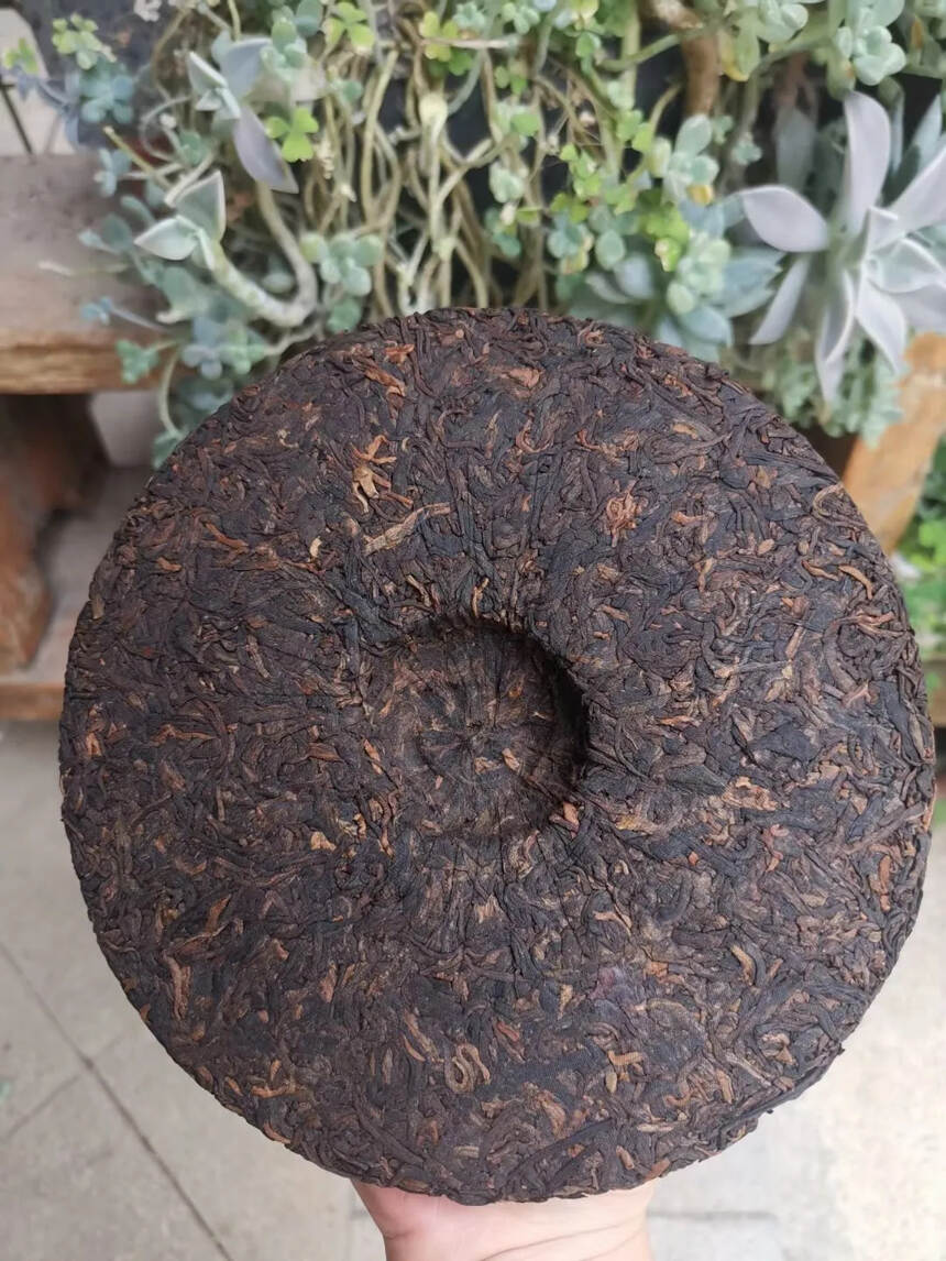 2018年布朗大树熟茶饼357克。#普洱茶# #普洱