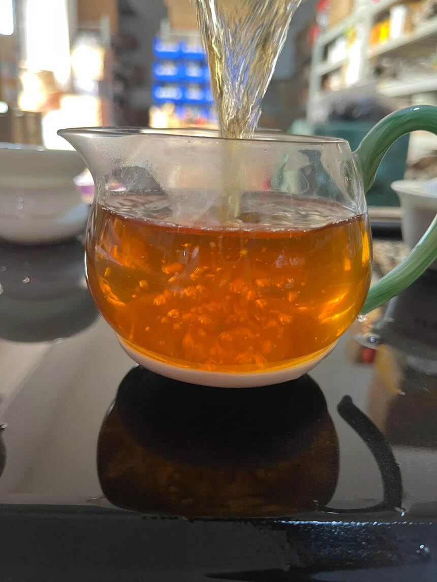 #普洱茶# 05年班章乔木生茶，昆明纯干仓。茶气足回