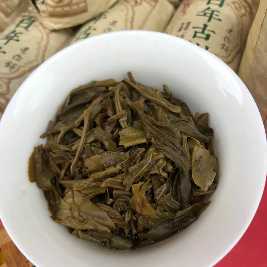 2017年芒市迷你百年古树饼，生茶。一包85克共9个