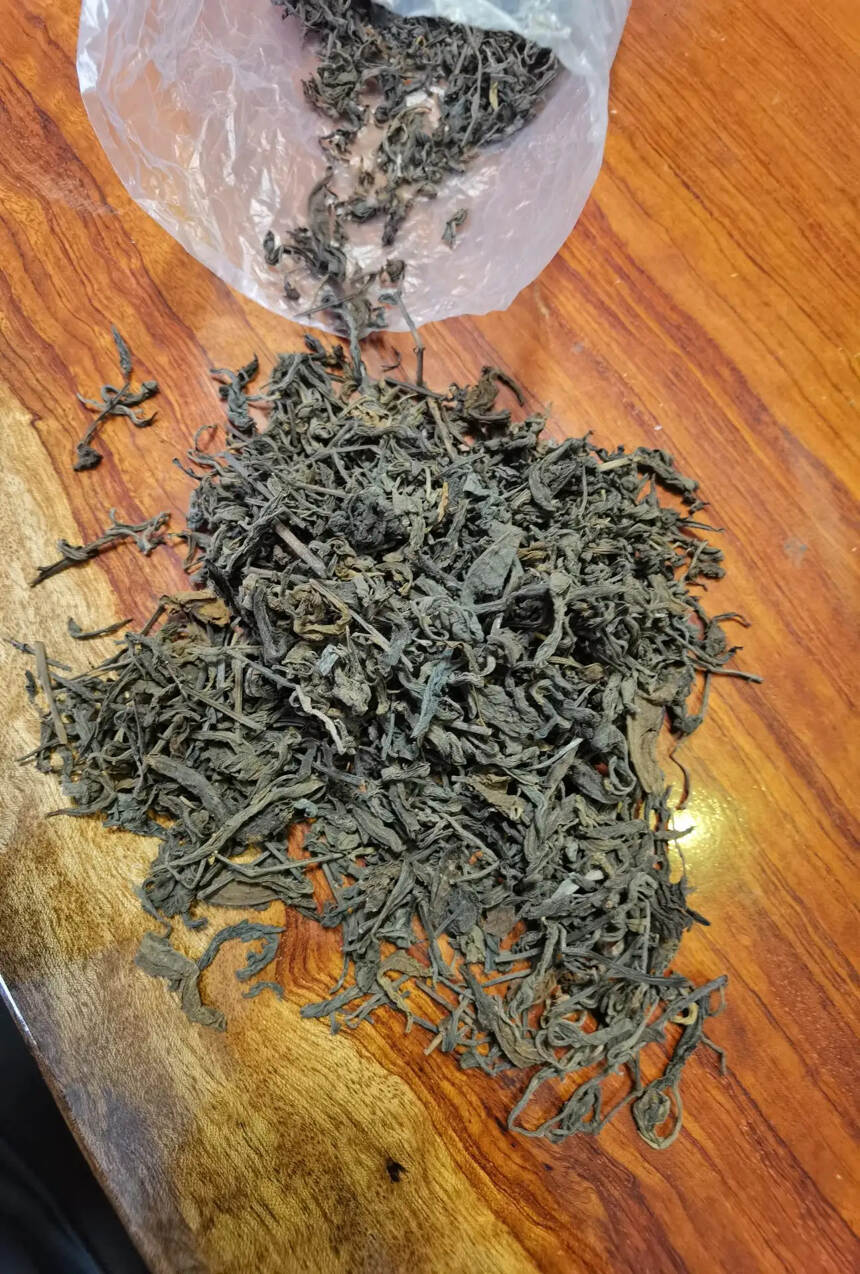 70年代老班章樟香老散茶生茶，陈香糯滑。#普洱茶#