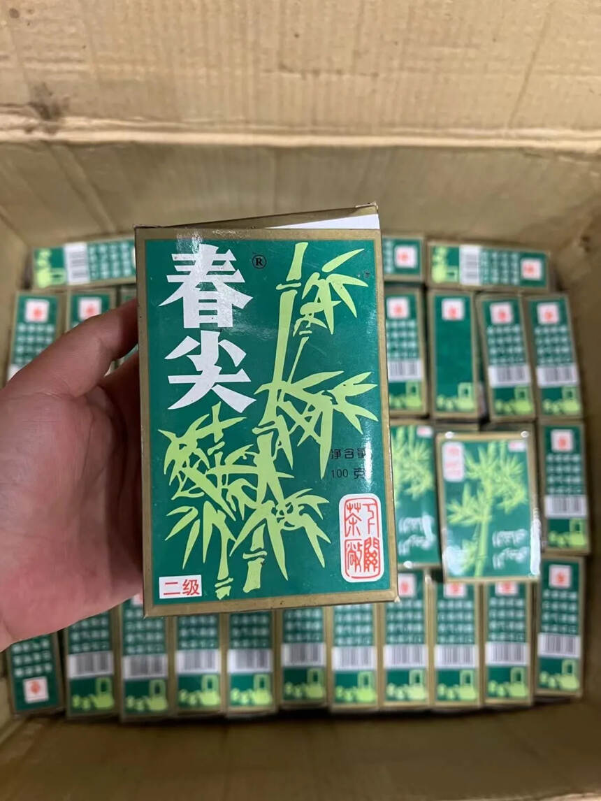 98年下关南诏春尖散茶
淡淡的青梅香，夹杂着纯正的陈