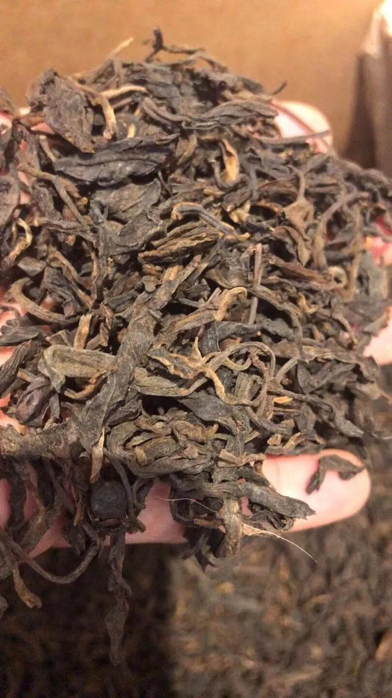 88年老班章散茶
茶气足，回甘持久
老掉渣的土豪茶#