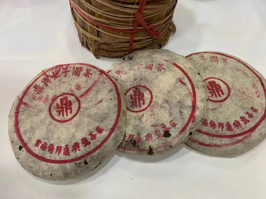 百年鼎兴！70年代鼎兴老字号易武古树纯料茶饼，老生茶