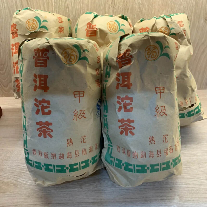 2007年福海甲级熟沱
福海茶厂明星产品，甲级熟沱。