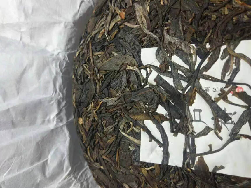 08年小户赛古树春茶料压制
茶评：汤色金黄，香气强烈