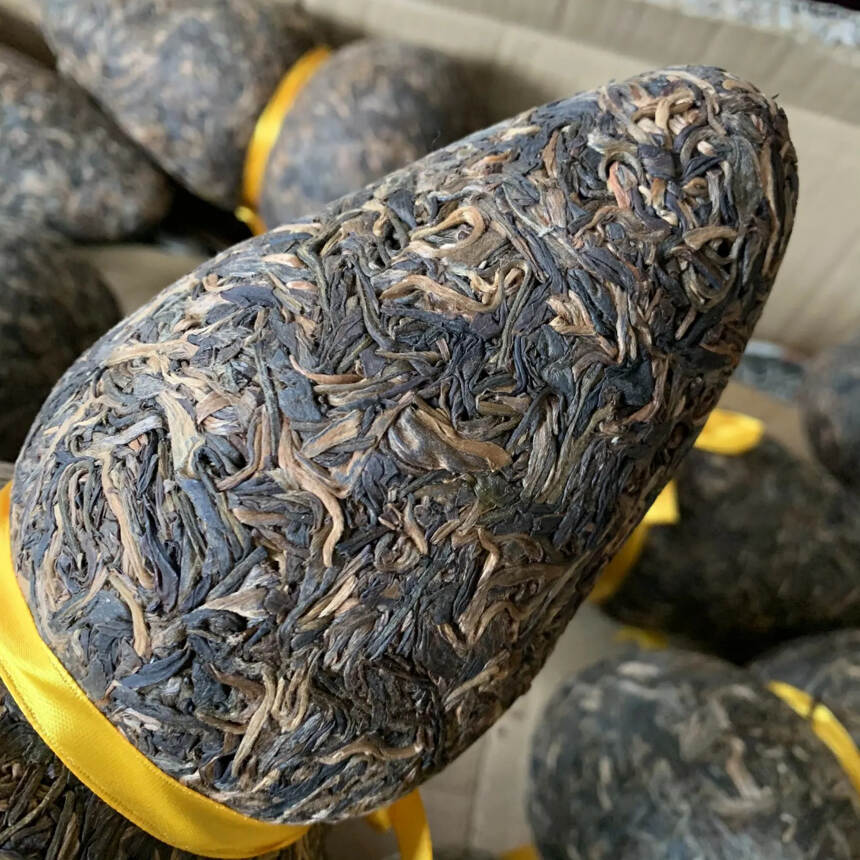 08年倚邦古树生茶葫芦，1000克。一口料一芽两叶，