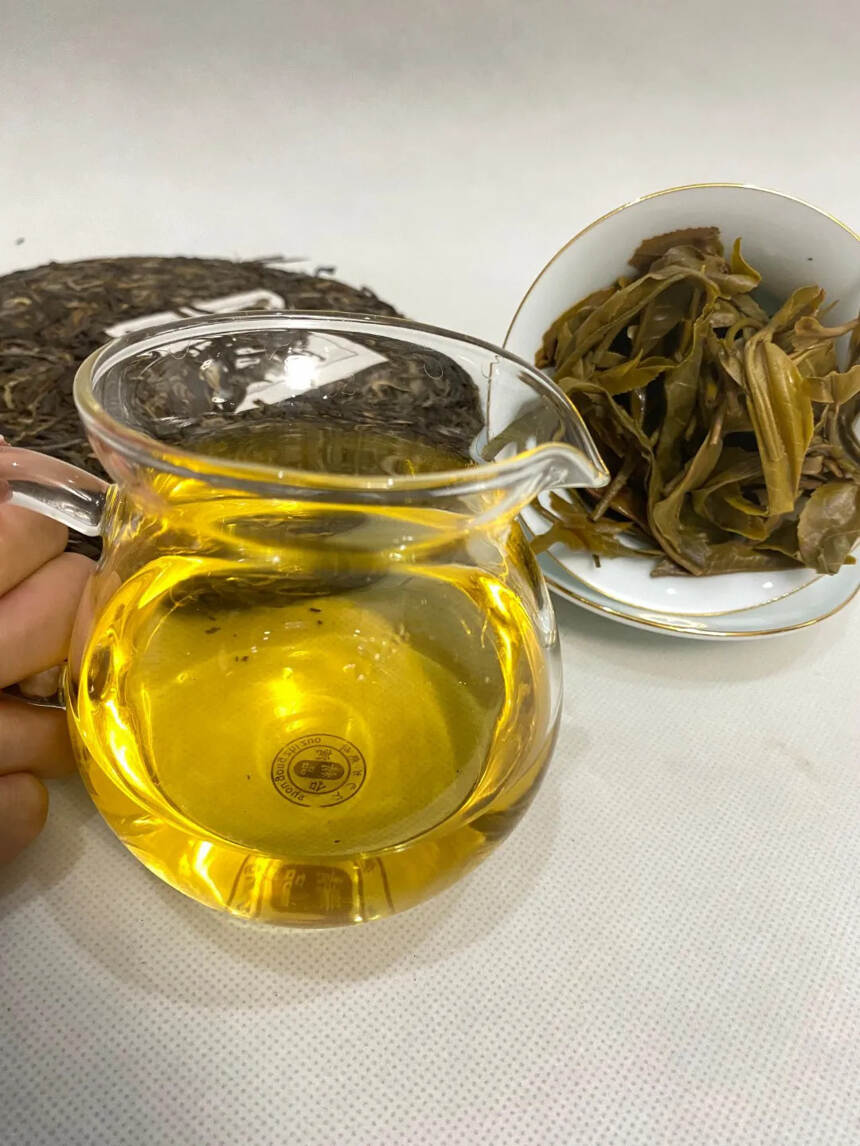 最甜的茶
2014年冰岛 一口料压制  汤水入口非常