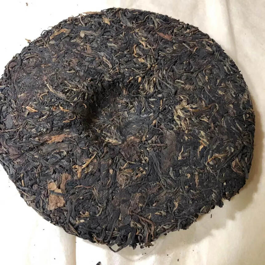 #普洱茶# 99年易昌号茶稀缺品
口感饱满，茶气足。