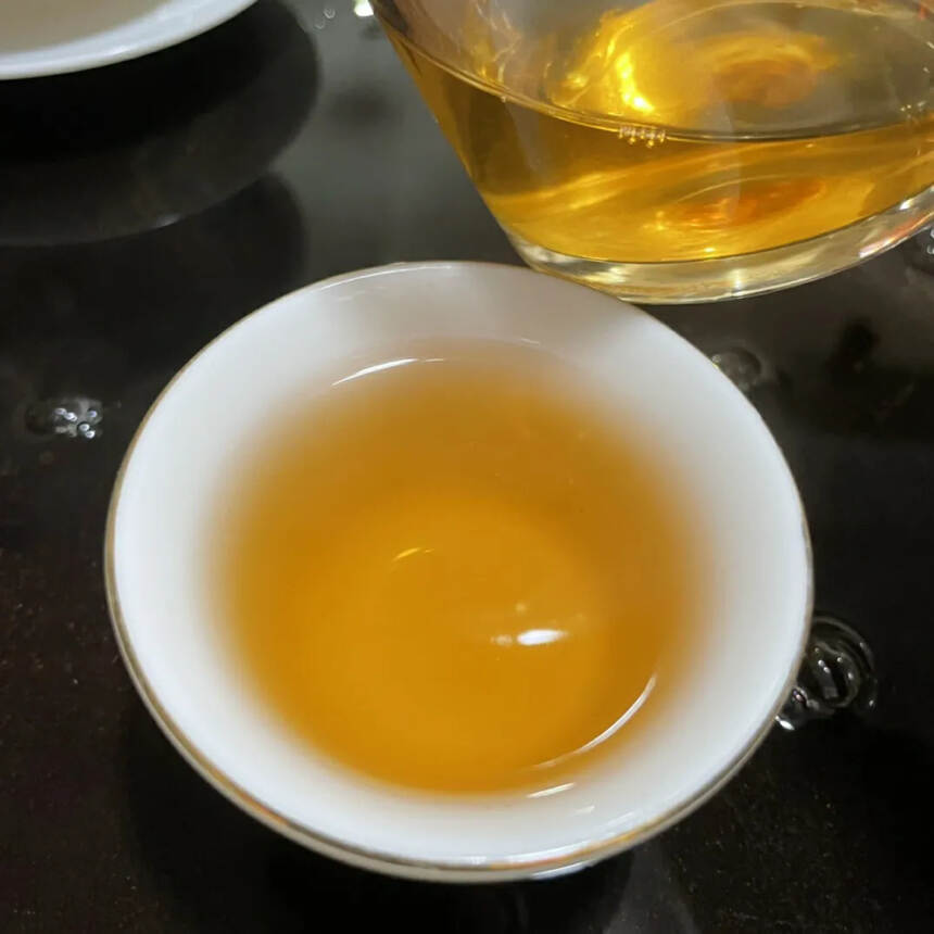 2001简体云青饼
傣文7542，纯干仓
布朗茶青，