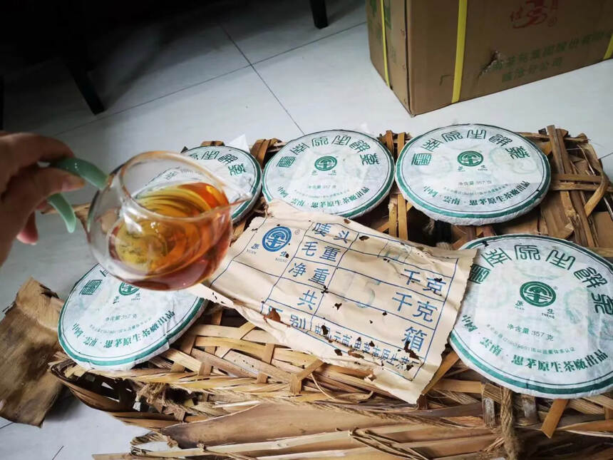 2006年云南原生饼茶，思茅原生茶厂出品，干仓存放，