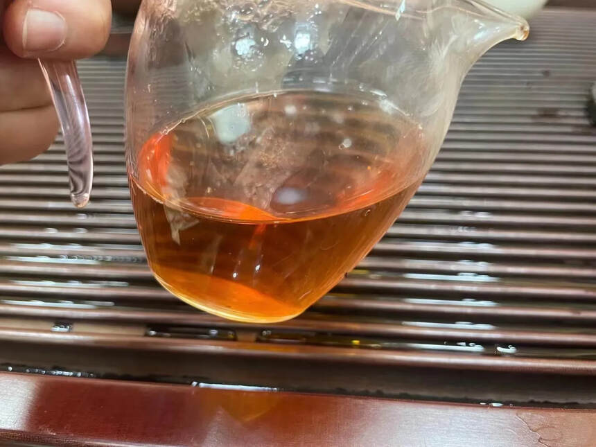 05年澳门华联7541砖烟香纯正，茶砖紧压度适中，仓