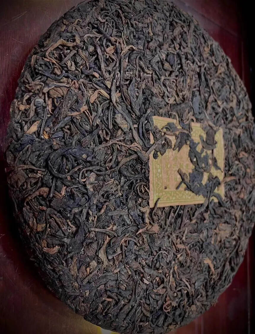 #普洱茶# 70年代云南同庆号生茶
汤色红褐，陈韵樟