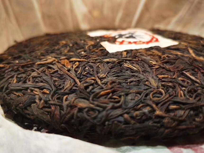 茶品：99年甲级红印生饼