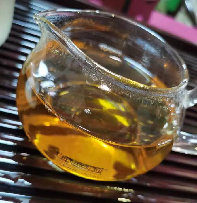 2013年带有微微传神的烟香的班盆古树茶，霸气十足，