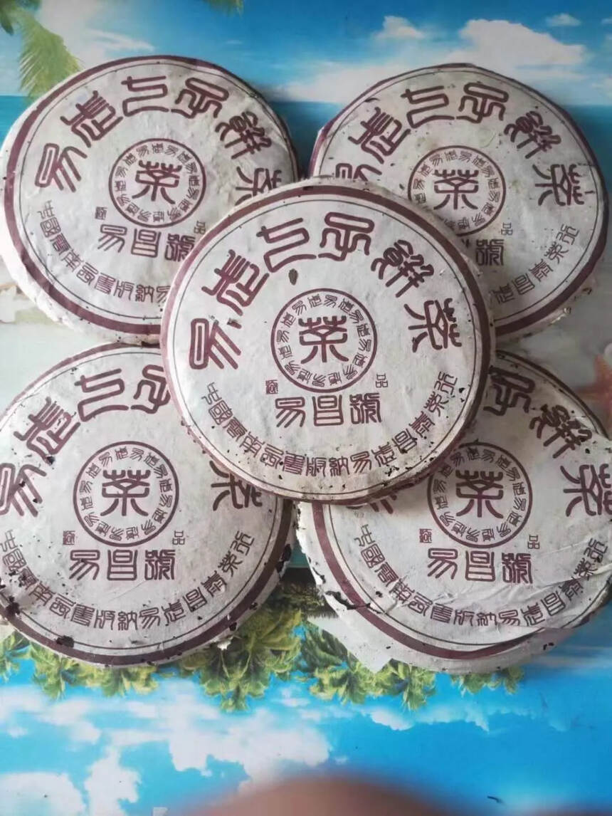 2003年易昌号，茶品中香高味浓，条索紧结、稍长，汤