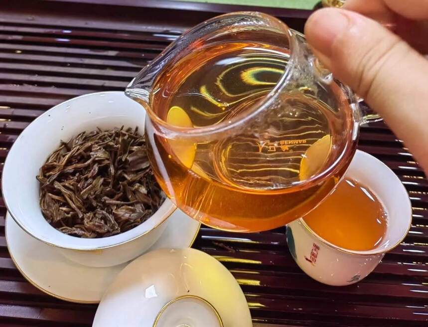 2005年普文茶厂比茶比明前春芽，此茶釆用布朗明前春