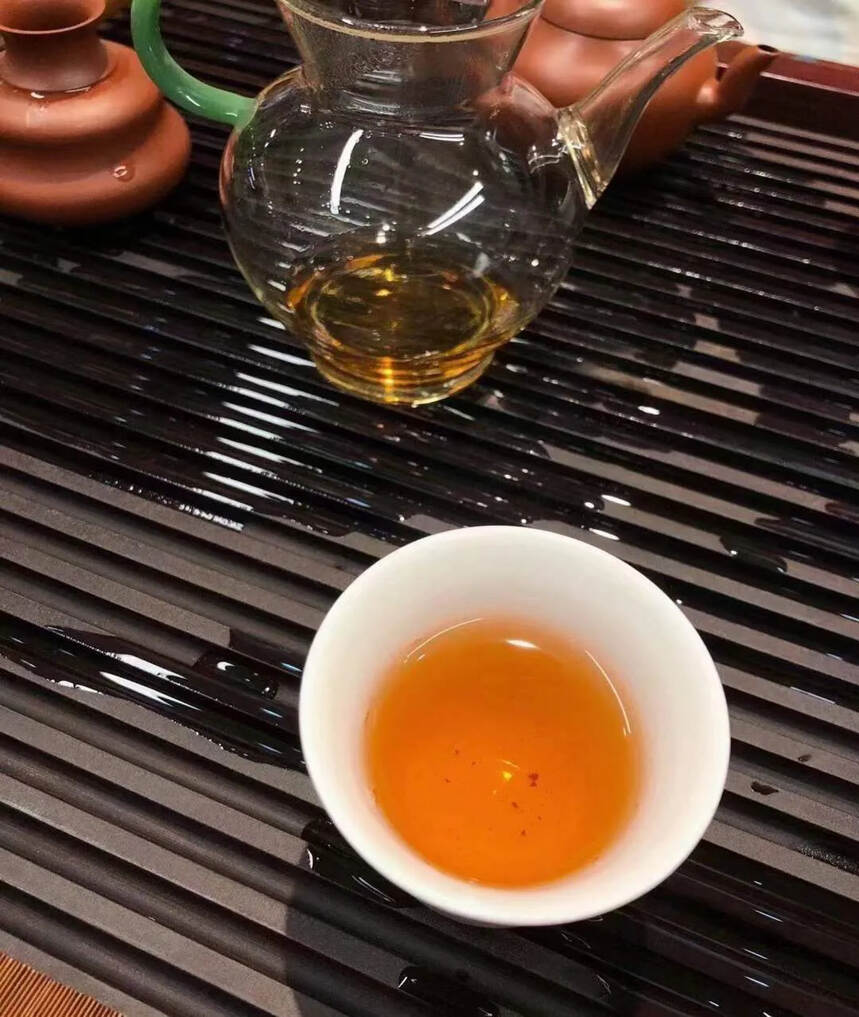 2001年王霞千年乔木型古树
老茶中的古树茶，用料豪