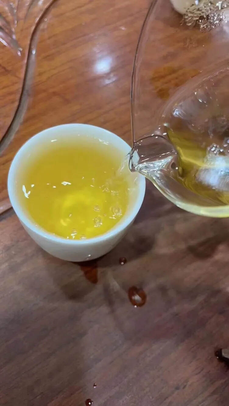 曼松贡茶 
2018年则道曼松贡茶 100克/片，5