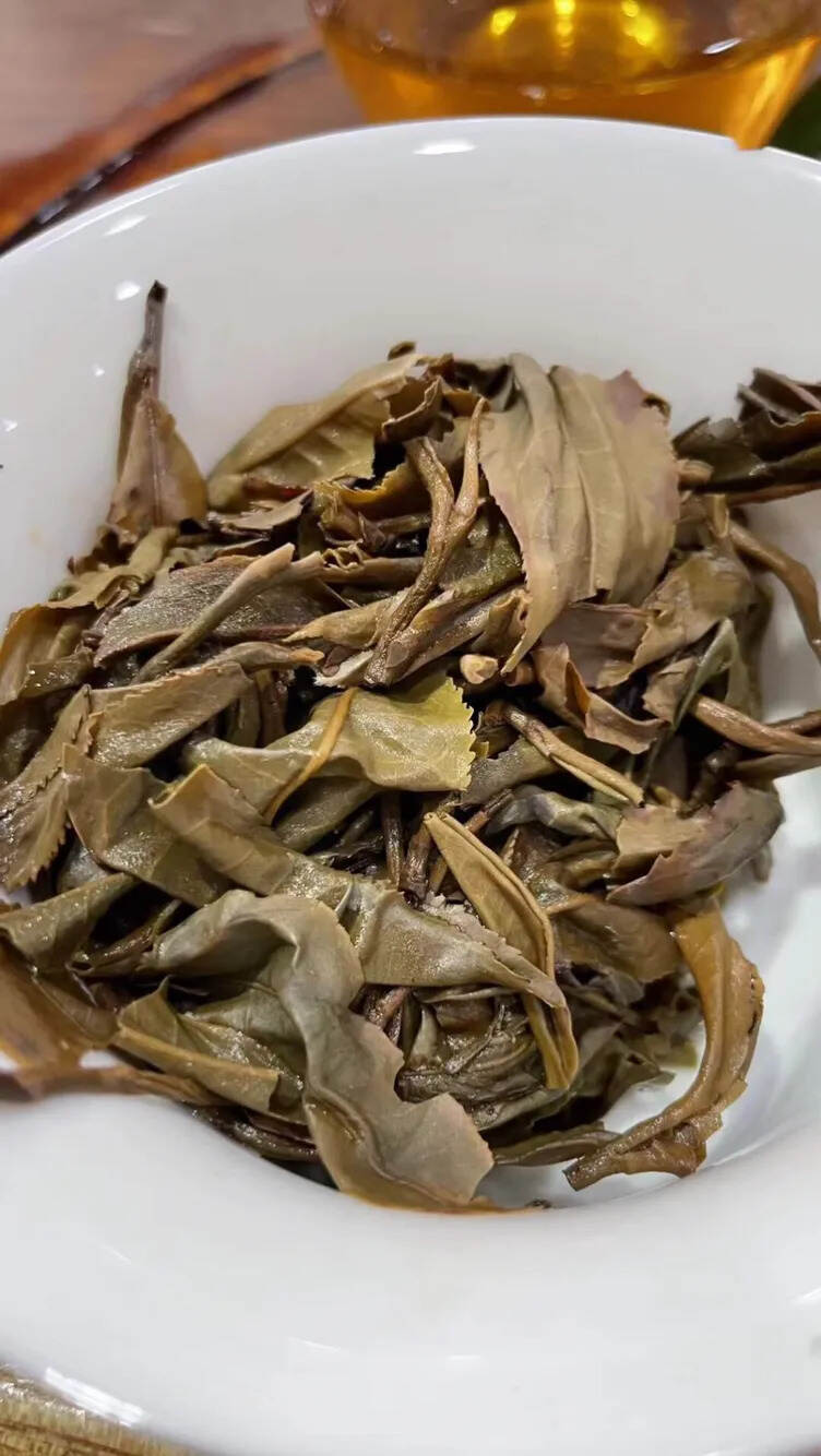 帕沙纯料大树茶，2011年订制的，没有苦涩味，回甘生