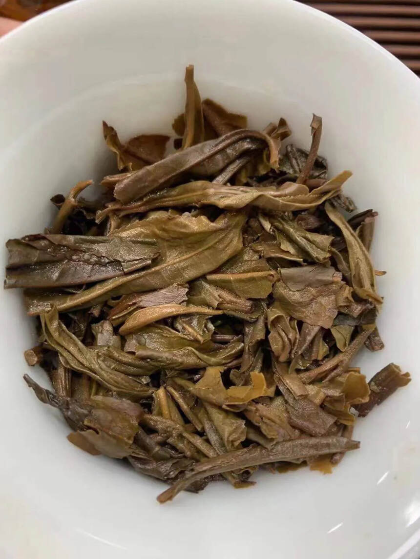 2009年班章古树竹筒茶，一口料的古树茶，净含量10