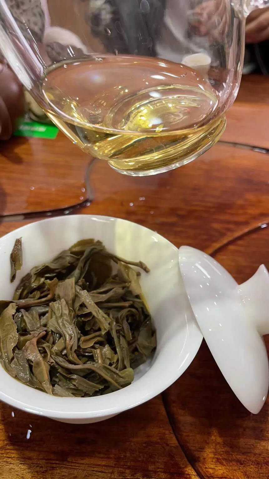 2011年纯昆明干仓，戎氏忙肺古树茶，性价比非常高，