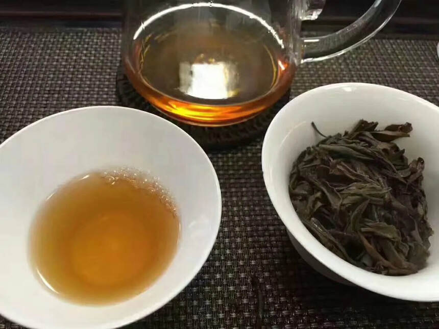 90年代台湾普洱茶名家邓时海监制 云海圆茶青饼，甄选