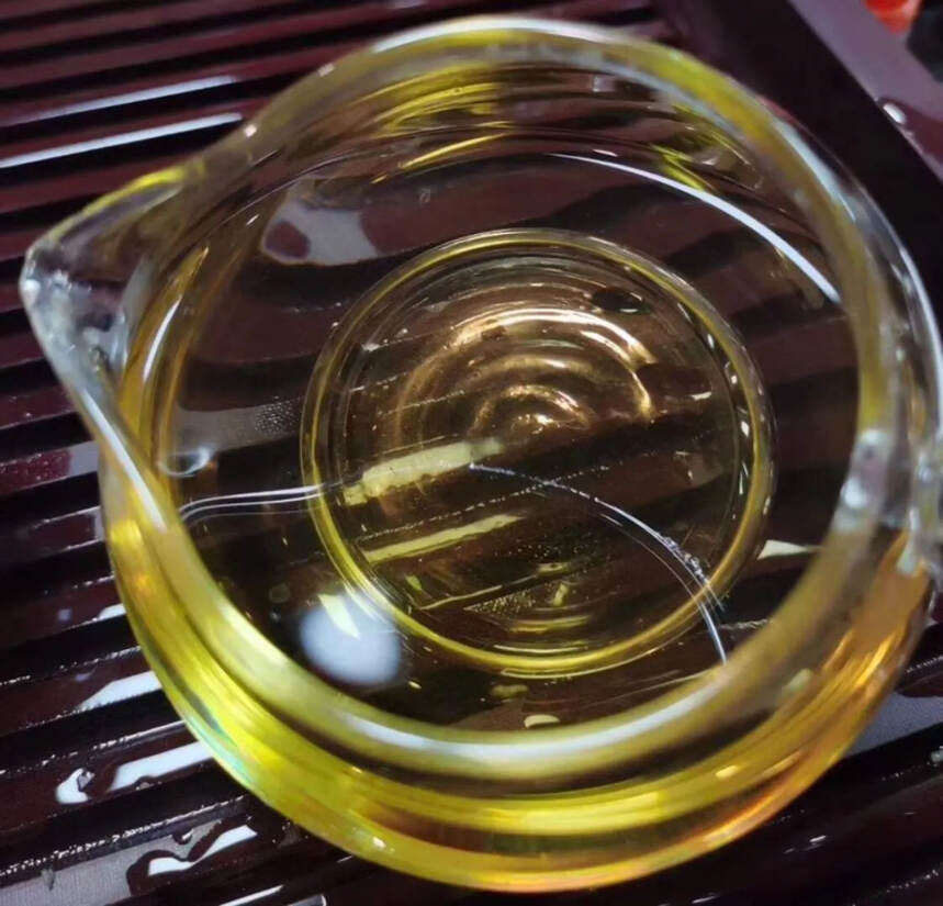 2016年头春：班章古茶园古树茶，重量200克，一提