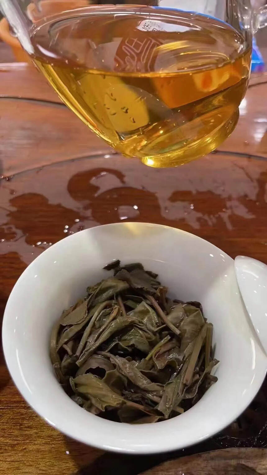 早期的老棉纸，从茶底可以看出正宗易武老料，真正18年