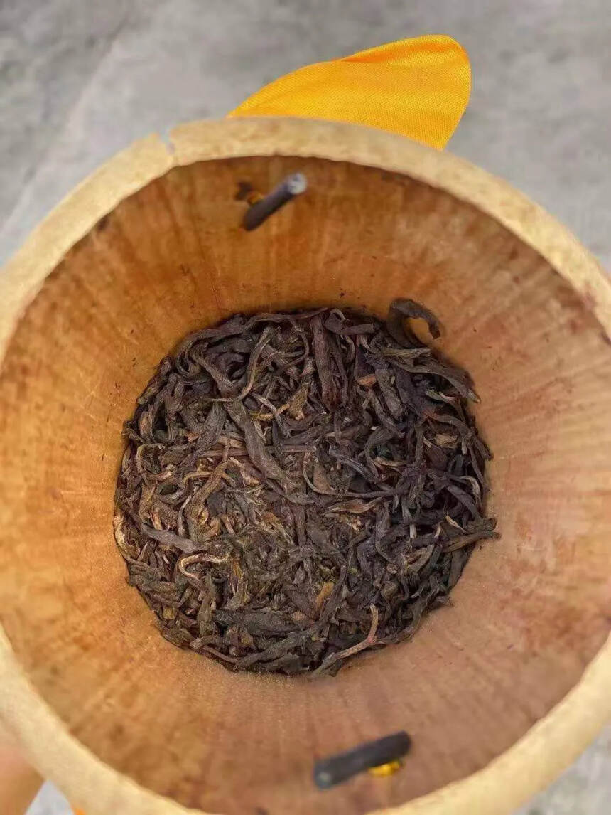 2009年班章古树竹筒茶，一口料的古树茶，净含量10