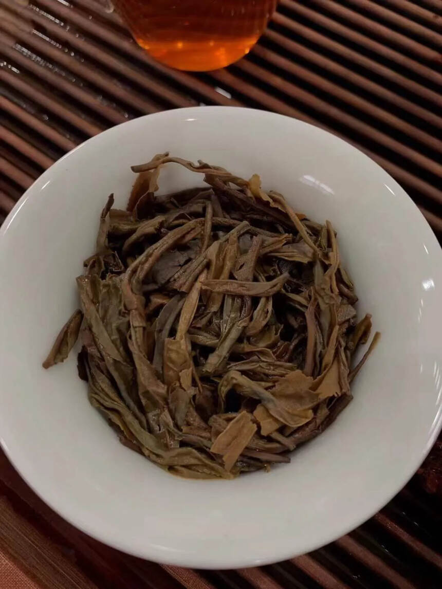 2005年班章竹筒茶，500g/根，品中香高味浓，条