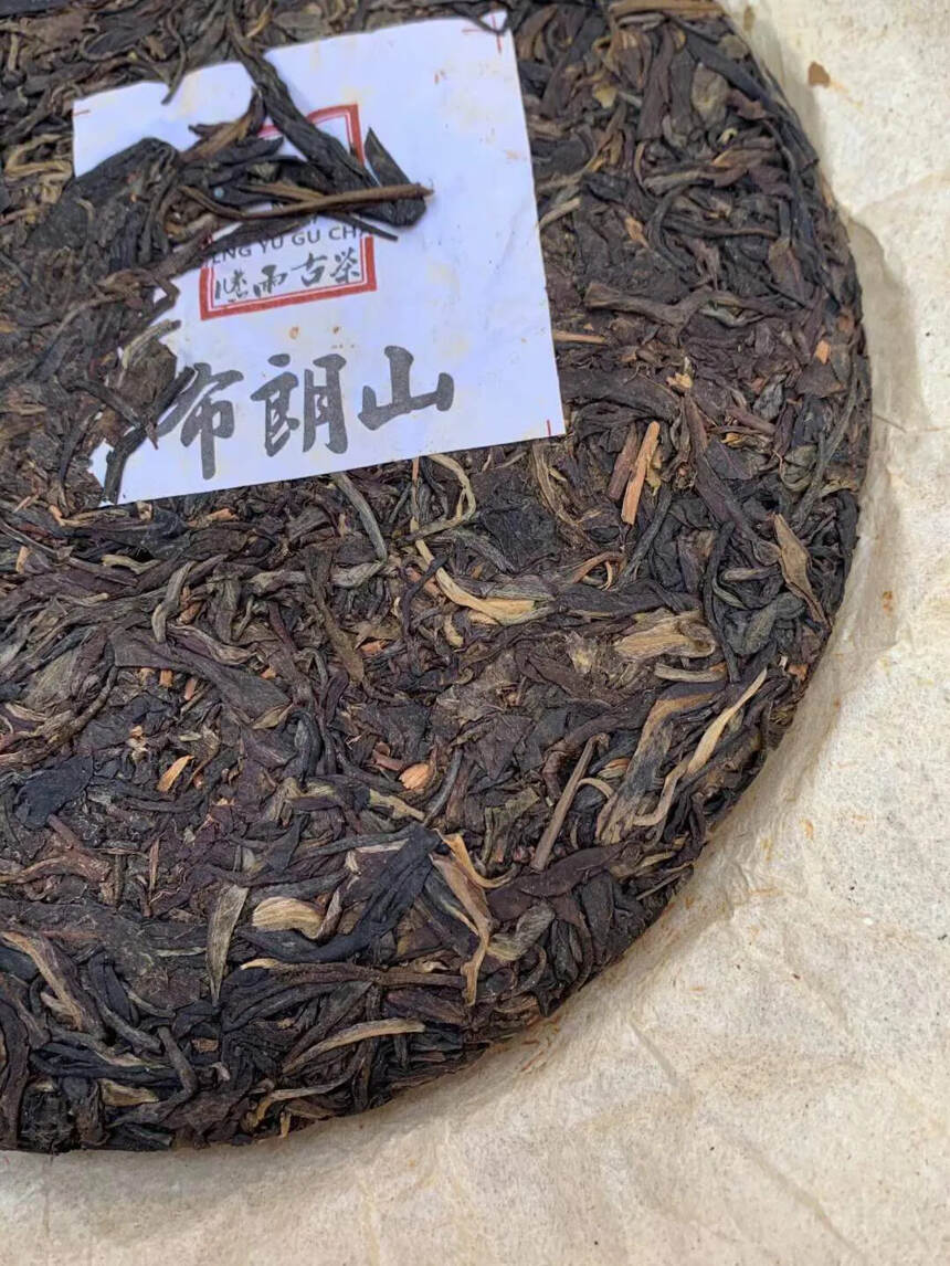 此款【布朗山】是“云茶”名山茶系列普洱茶·生茶，此款