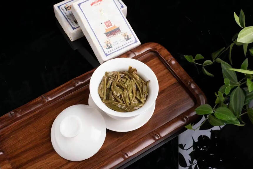 冰中岛21年皇品茶王树，125克生茶，一盒4砖，入口