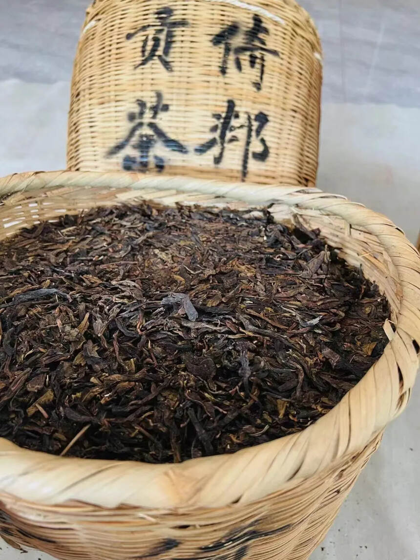 06年倚邦贡茶古六山之首带烟香茶气刚猛倚邦的散茶，此