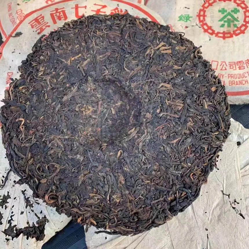 99年中茶绿印，王曼源定制红丝带，绿印7542青饼，