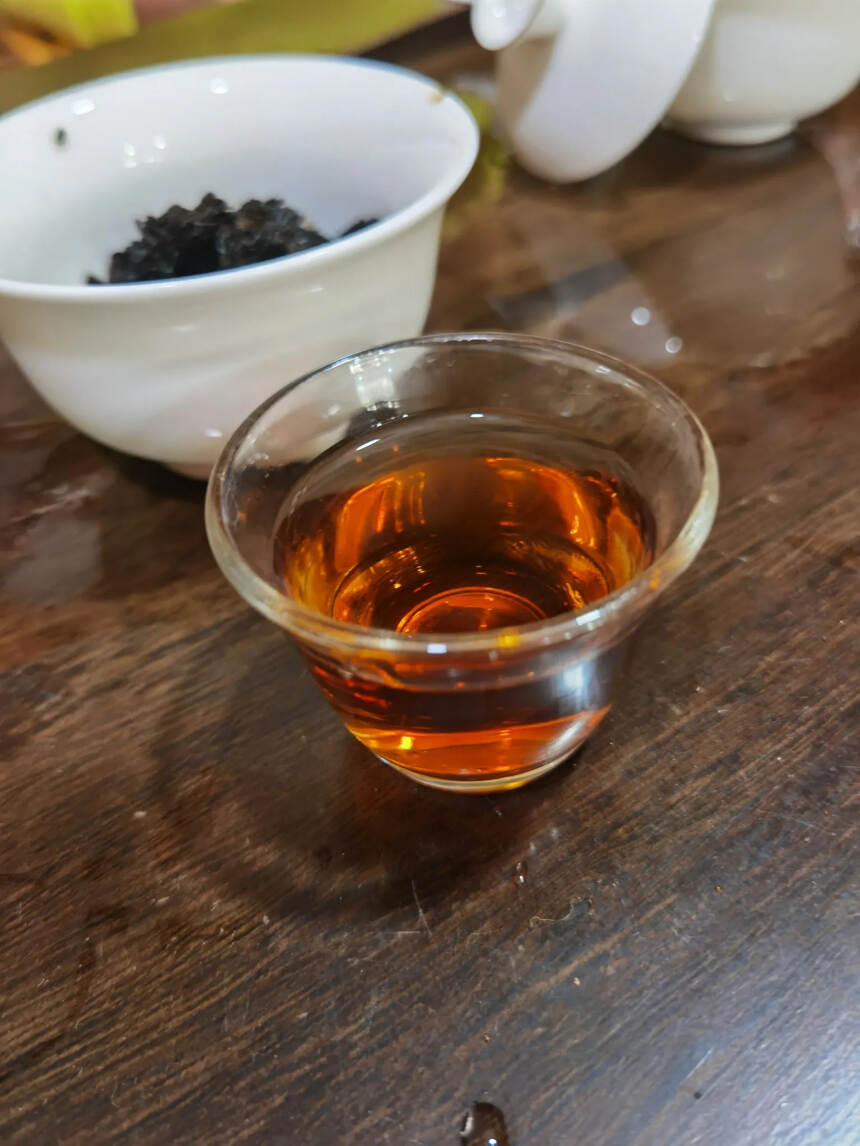 97年勐海茶厂绿印熟茶，陈香超好，厚度有层次，甘甜醇