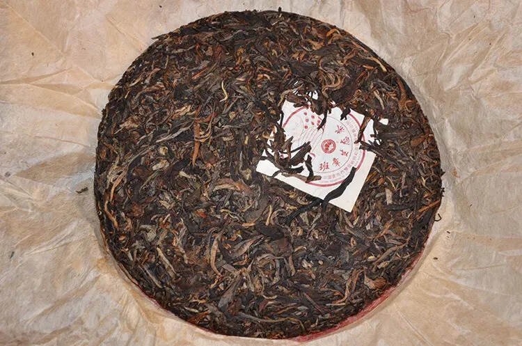 2005年五星孔雀班章茶王青饼，福海茶厂高端定制茶，