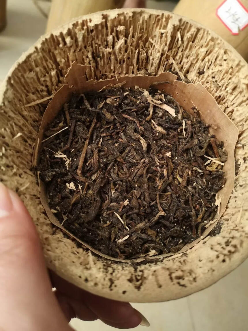 2003年竹筒茶老生茶（竹筒大小规格不一，按茶净重量