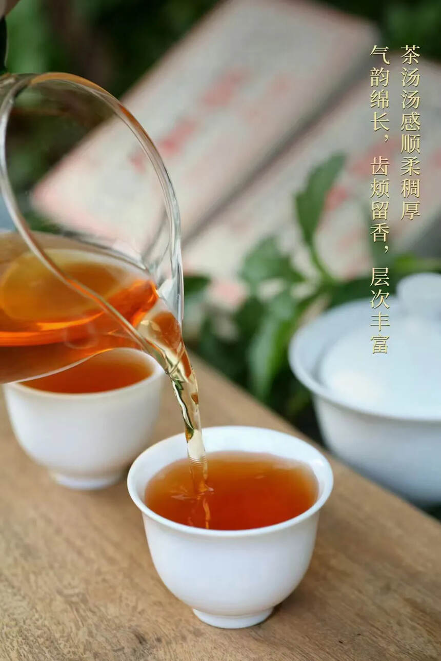 2002年易武茶王张毅【赏状茶王】250克/砖、一包