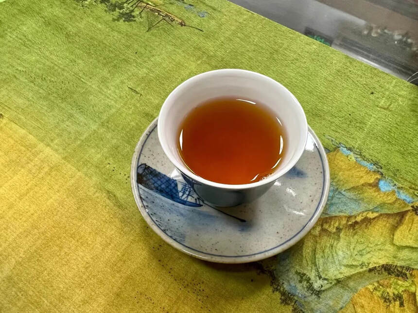 很多故事 都是从茶开始 上瘾的其实不是茶，而是有茶的