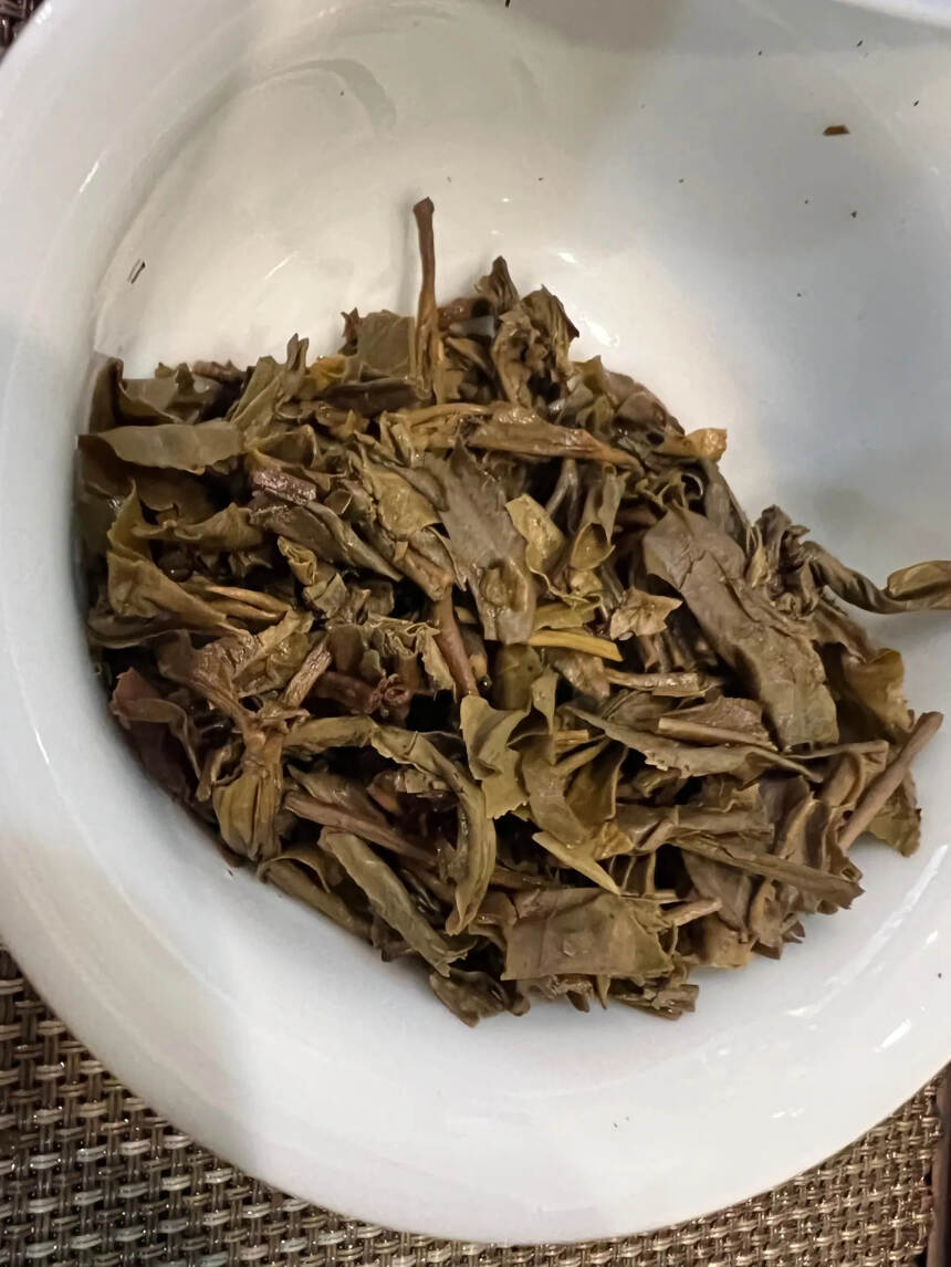 07年南糯山拔玛生茶，兰花香。云南珍稀古树茶饼，昆明