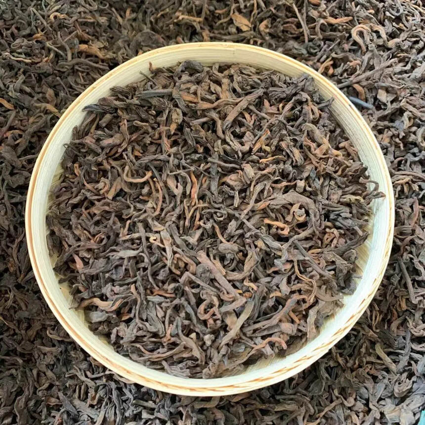 04年班盆古树纯料发酵熟茶，就是好喝。茶气足回甘好香